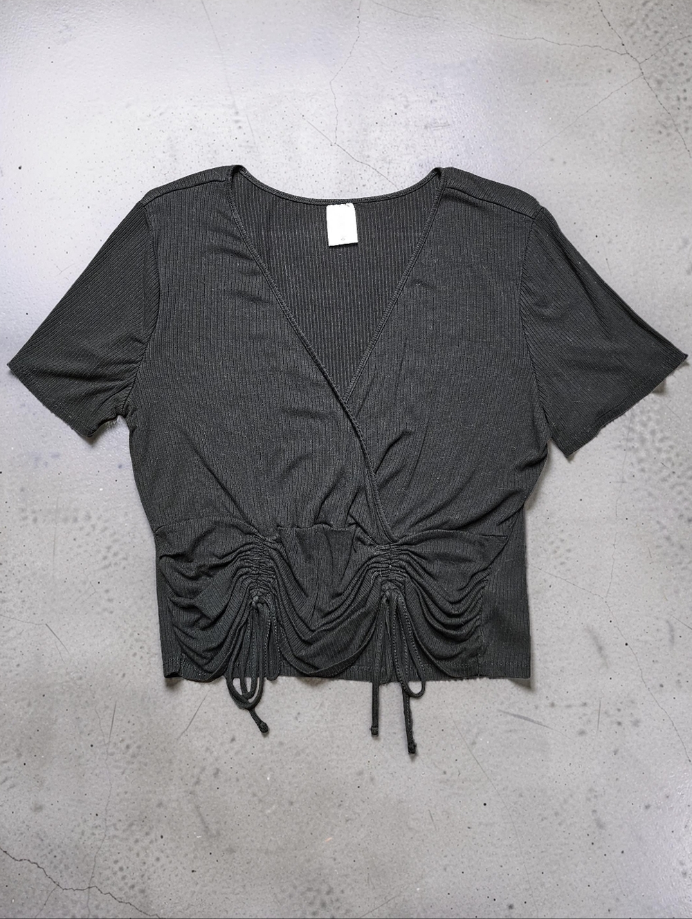 NO BOUNDARIES Black Ribbed Ruched Drawstring V-Neck Crop Top. Size XXL 19.